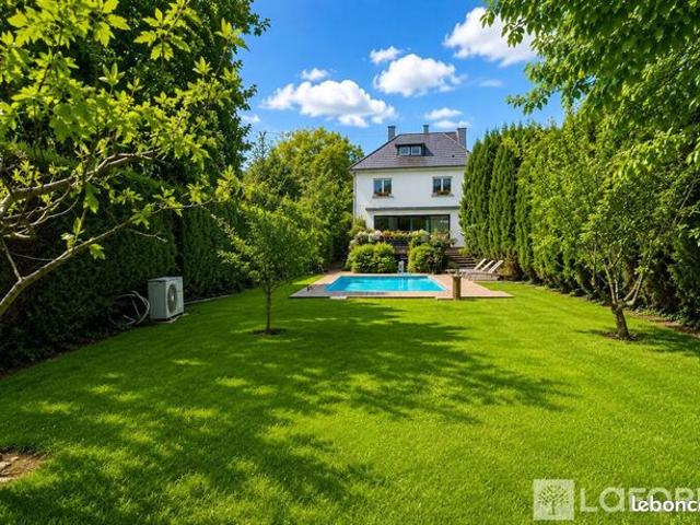 Maison 7 pièces 254 m²