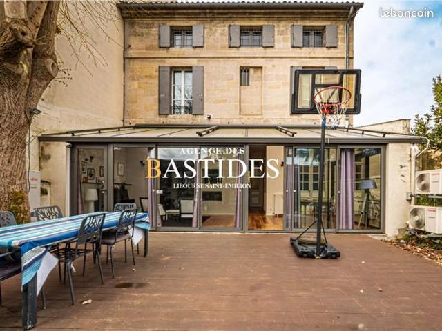 Maison 7 pièces 254 m²