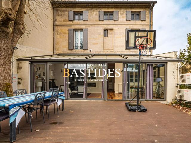 Maison 7 pièces 254 m²