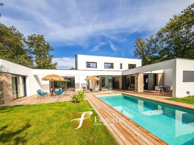 Maison 7 pièces 254 m²