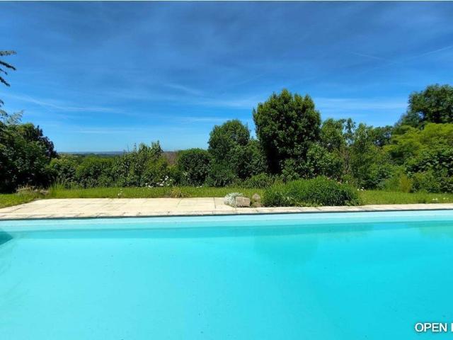 Maison 7 pièces 254 m²