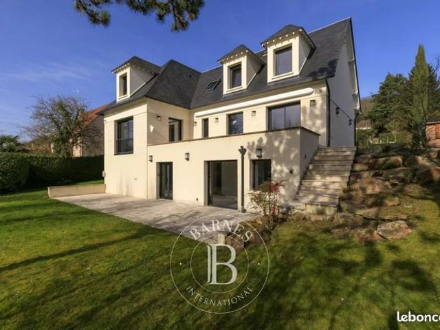 Maison 7 pièces 254 m²