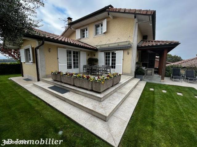Maison 7 pièces 255 m²