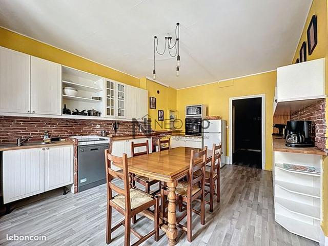 Maison 7 pièces 255 m²