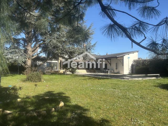 Maison 7 pièces 255 m²