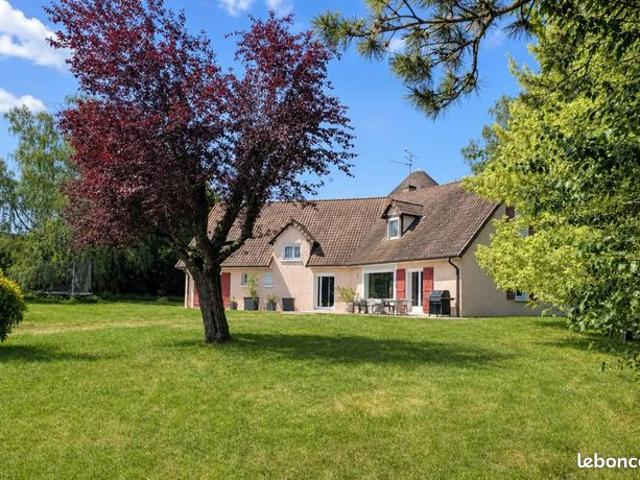 Maison 7 pièces 255 m²