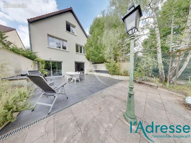 Maison 7 pièces 255 m²