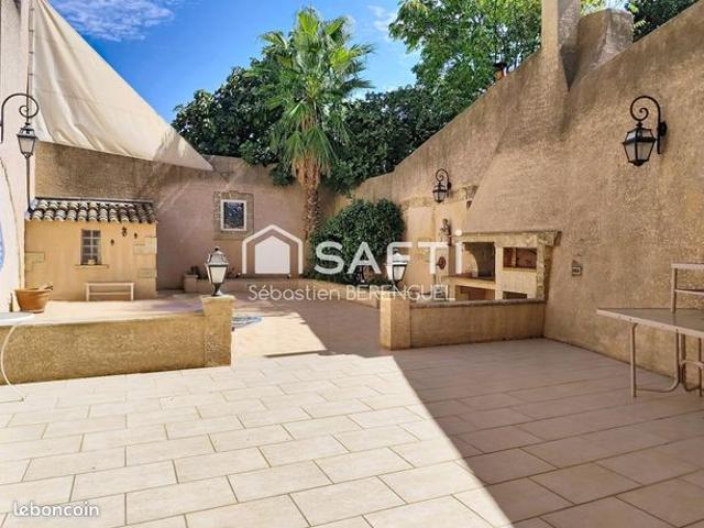 Maison 7 pièces 255 m²