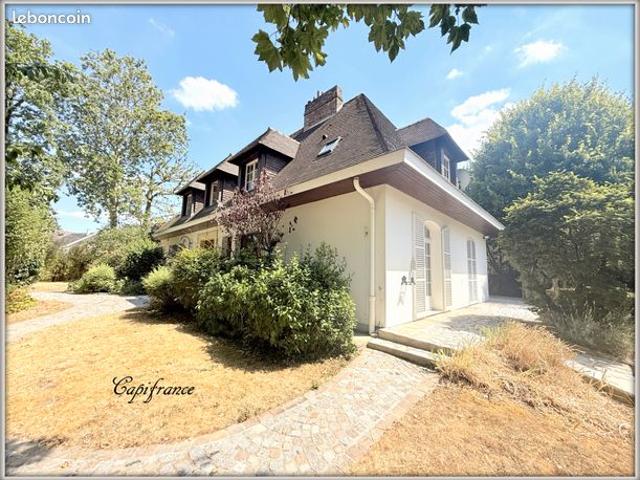 Maison 7 pièces 255 m²