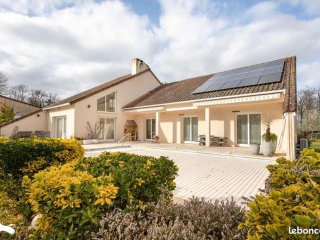 Maison 7 pièces 255 m²