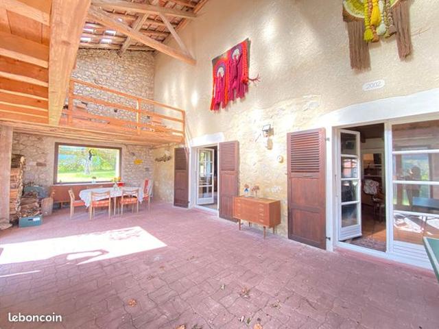 Maison 7 pièces 255 m²