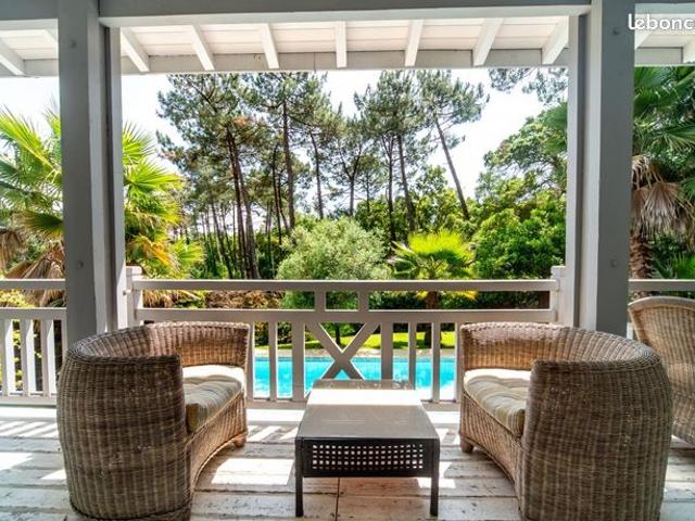Maison 7 pièces 255 m²