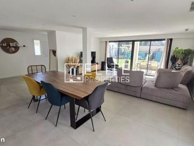 Maison 7 pièces 255 m²