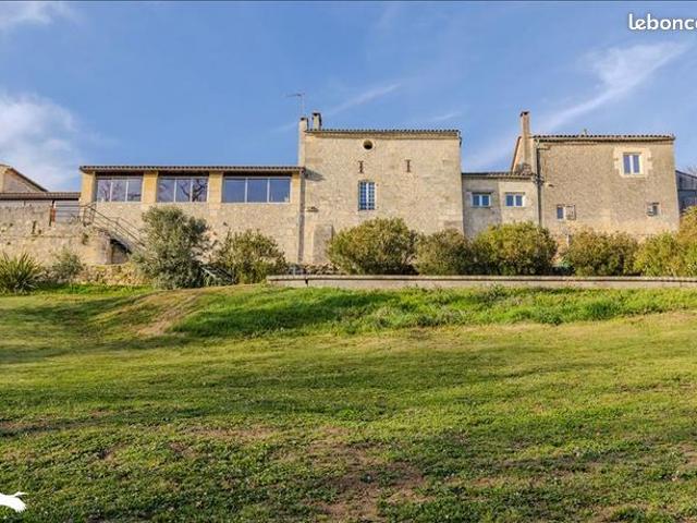 Maison 7 pièces 255 m²