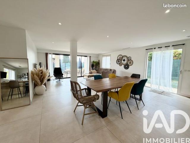 Maison 7 pièces 255 m²