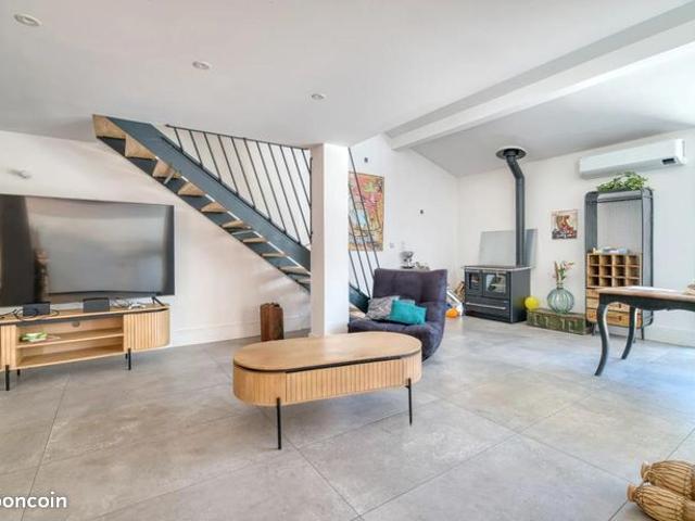 Maison 7 pièces 255 m²