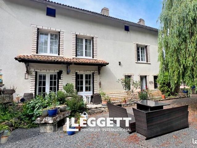 Maison 7 pièces 256 m²