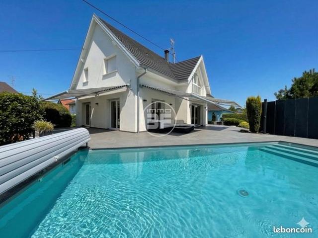 Maison 7 pièces 256 m²