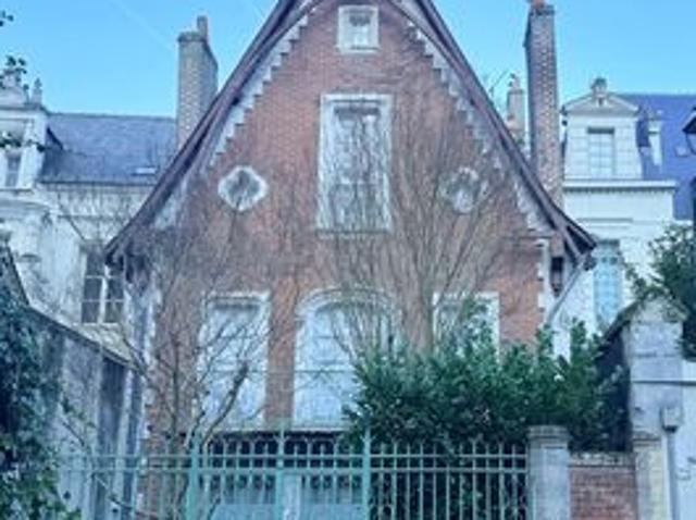 Maison 7 pièces 256 m²