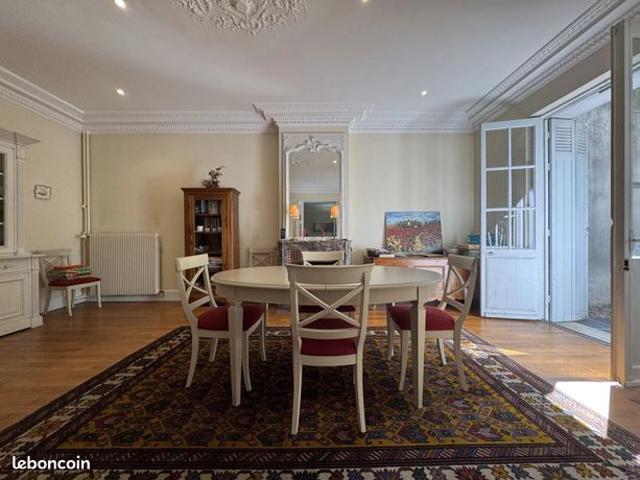 Maison 7 pièces 256 m²