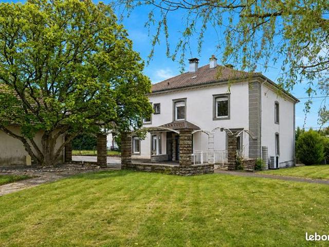 Maison 7 pièces 256 m²