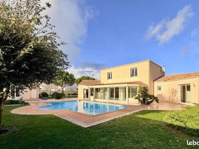 Maison 7 pièces 260 m²