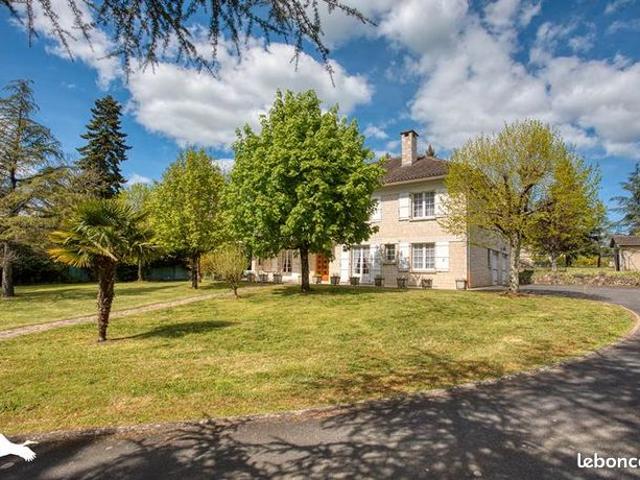Maison 7 pièces 256 m²