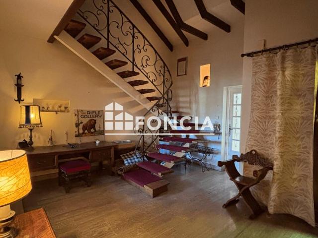 Maison 7 pièces 256 m²
