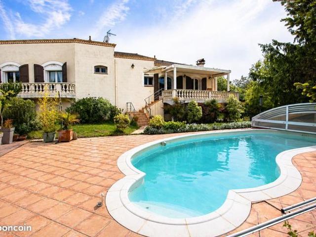Maison 7 pièces 256 m²