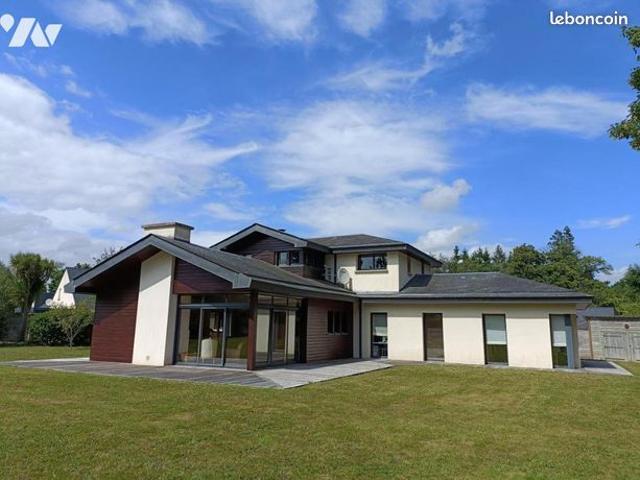 Maison 7 pièces 256 m²