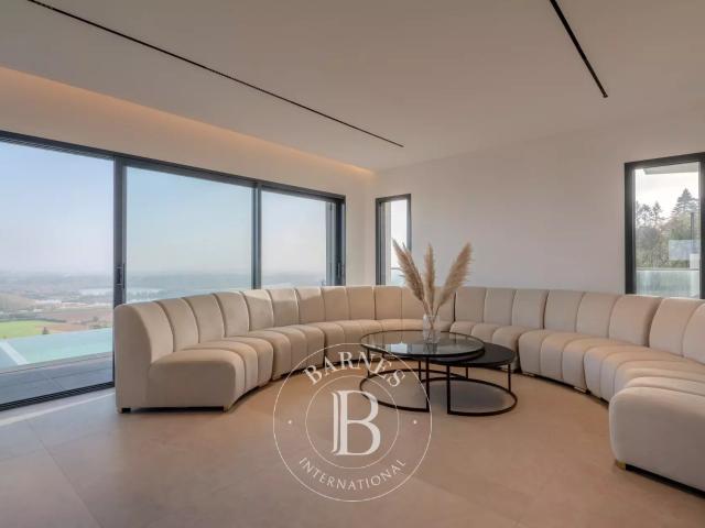 Maison 7 pièces 257 m²