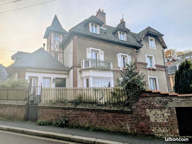 Maison 7 pièces 257 m²
