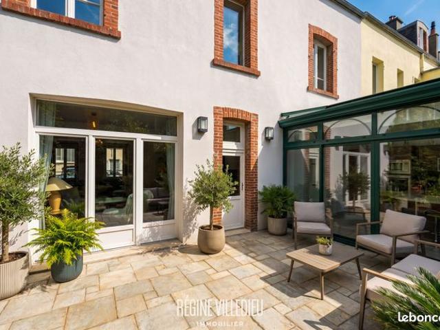 Maison 7 pièces 257 m²