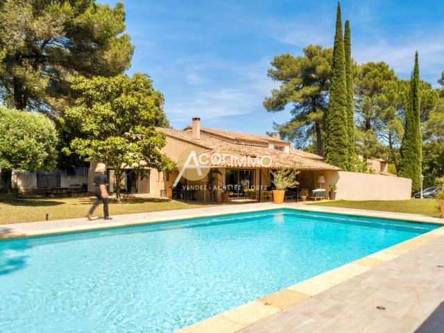 Maison 7 pièces 257 m²