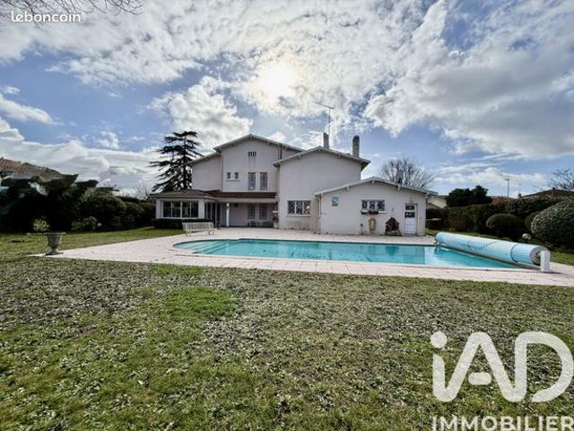 Maison 7 pièces 258 m²