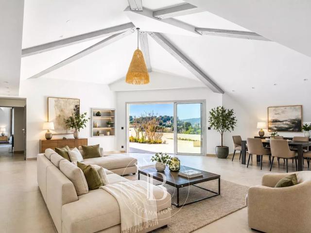 Maison 7 pièces 258 m²