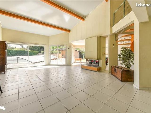 Maison 7 pièces 258 m²