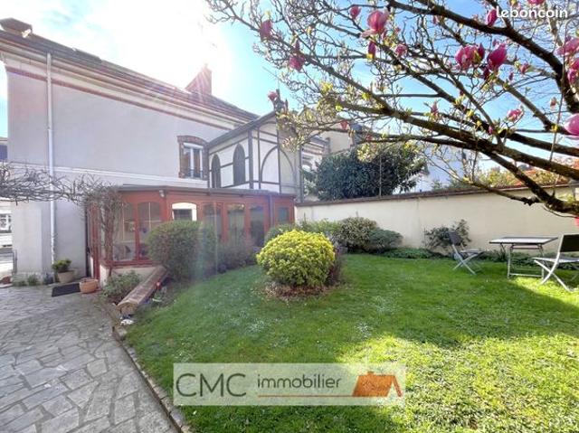 Maison 7 pièces 258 m²