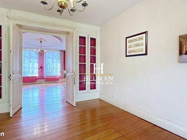 Maison 7 pièces 258 m²