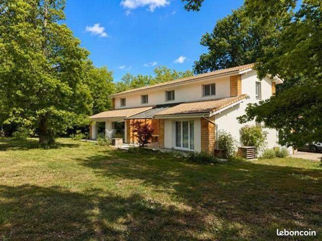 Maison 7 pièces 258 m²