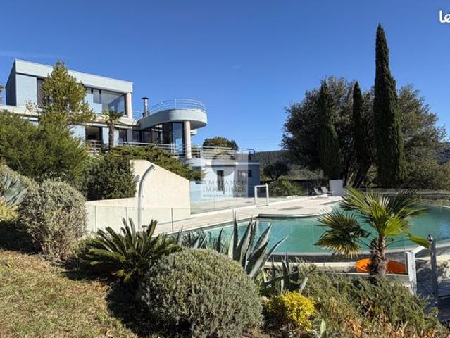 Maison 7 pièces 258 m²