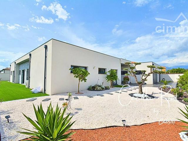 Maison 7 pièces 259 m²