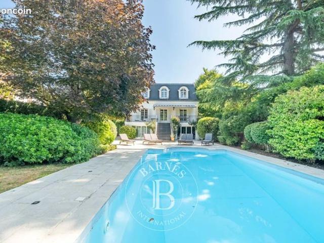 Maison 7 pièces 259 m²