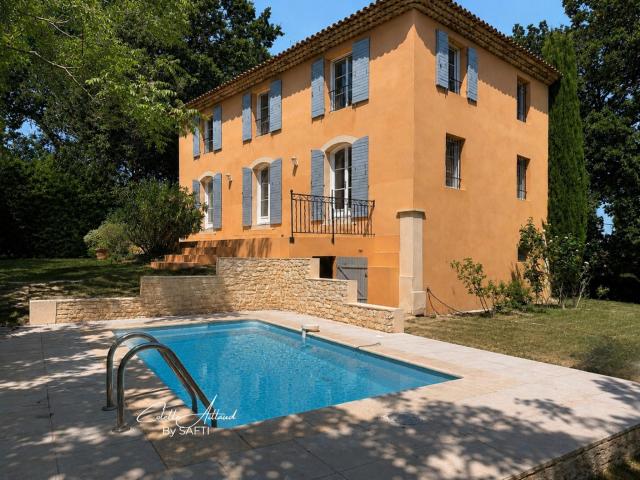 Maison 7 pièces 250 m²