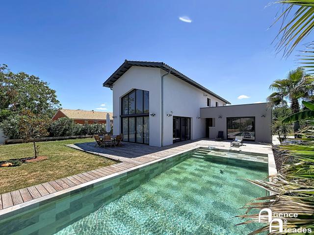 Maison 7 pièces 250 m²