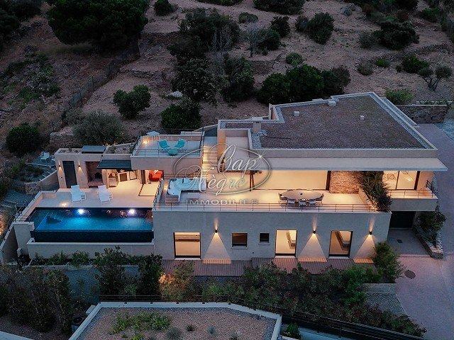 Maison 7 pièces 250 m²