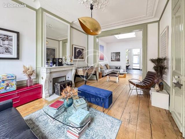 Maison 7 pièces 250 m²