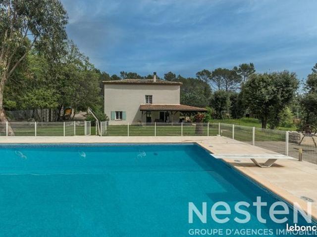 Maison 7 pièces 250 m²