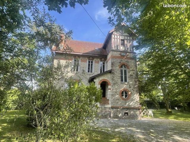 Maison 7 pièces 250 m²