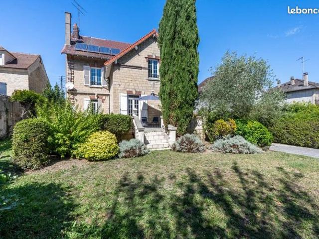 Maison 7 pièces 250 m²